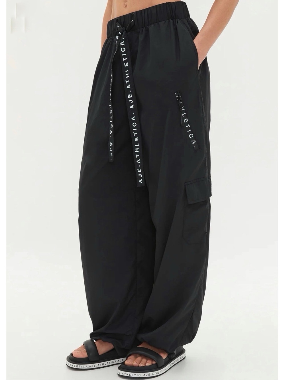AJE NWT Black Belted Rip Stop Pant 502